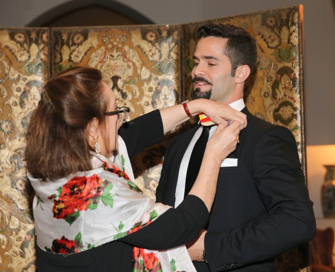 Decoration-Emile Issa-Emb Esp-21 Avril 2016-Officier de la Croix du Merit Civil- High-res-JPX_0180